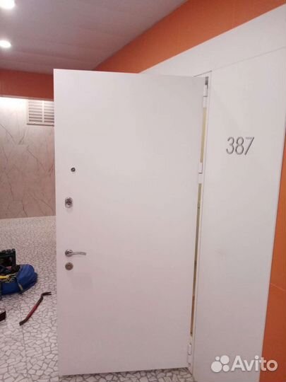 Белые входные двери для домов пик купить в Москве