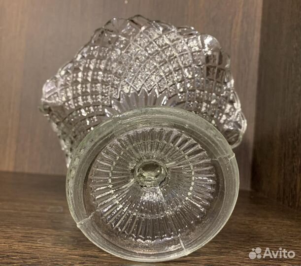 Ваза для фруктов на ножке