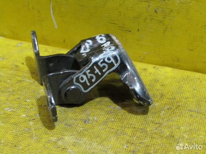 Петля задней левой двери Toyota Corolla 150 07г 95