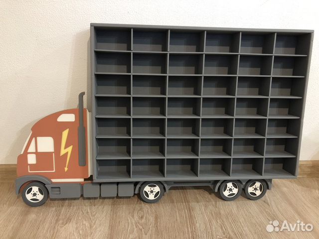 Парковка для машинок. Полка для машинок