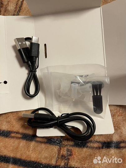 Слуховой аппарат новый левый и правый