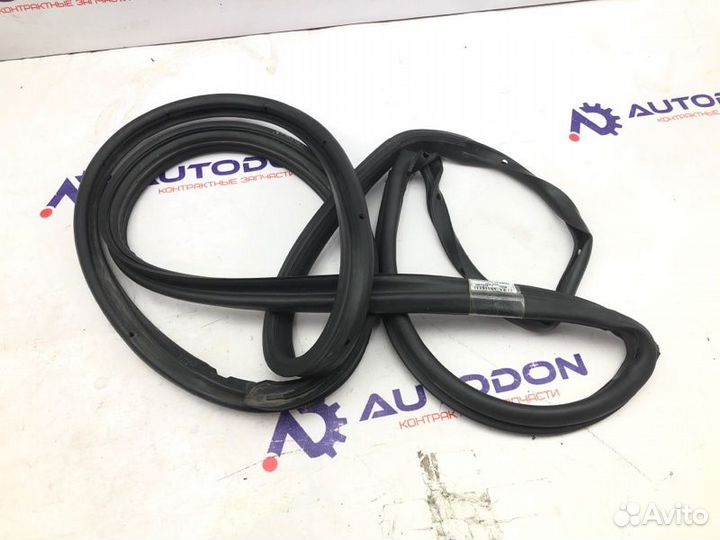 Уплотнитель двери задний левый Mercedes E-Class