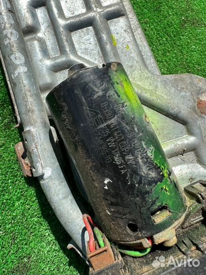 Механизм стеклоочистителя (трапеция дворников)