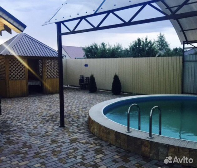 Отдых у бассейна