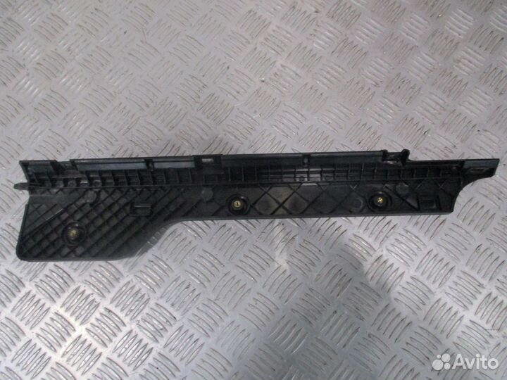 Накладка вещевого ящика правая Mercedes-Benz A9608