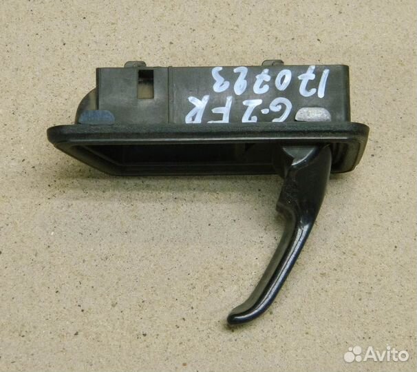 Ручка двери пер. правой внутренняя VW Golf 2