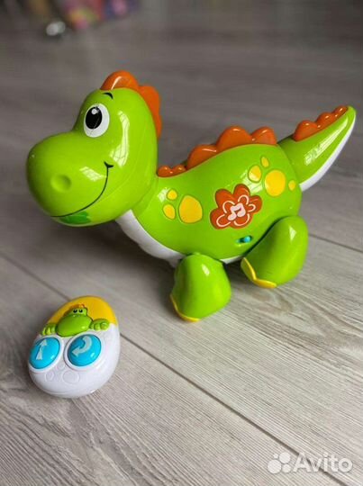 Игрушка Динозавр на пульте управления