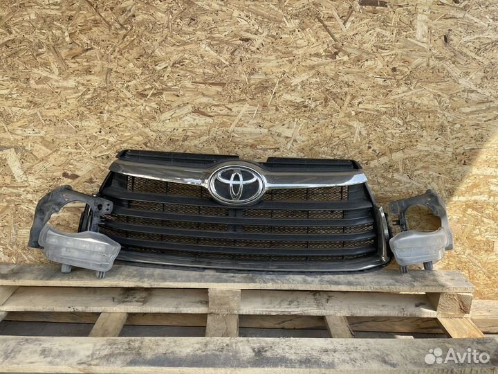 Решетка радиатора Toyota highlander