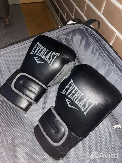 Боксерские перчатки everlast 16 oz