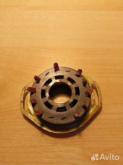 Электронно-лучевая трубка типа 8ло29И