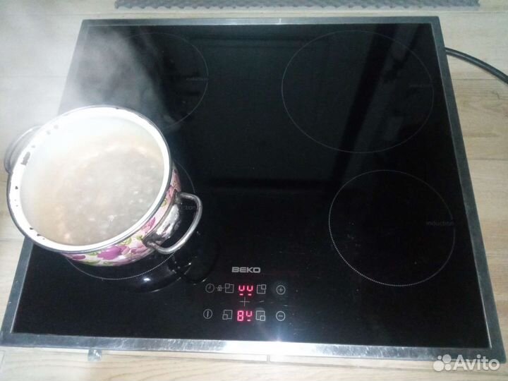 Индукционная варочная поверхность Beko