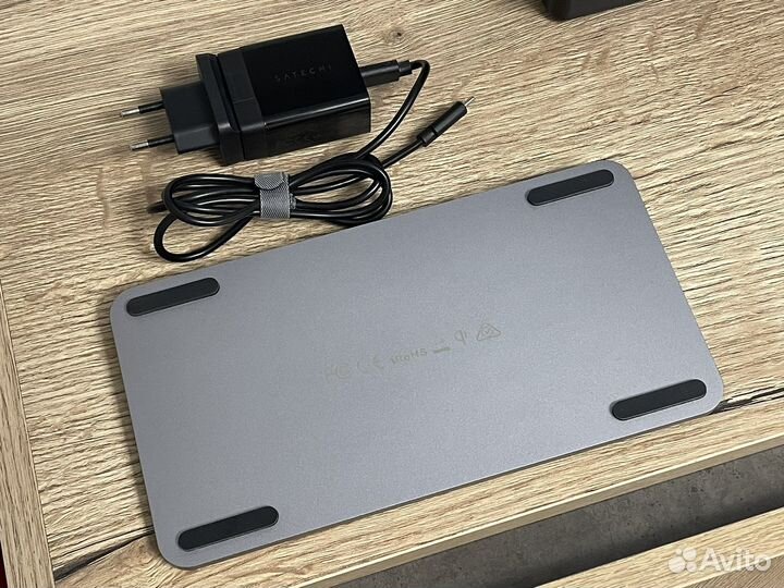 Зарядное устройство Satechi Trio Wireless Pad