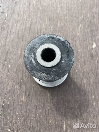 Сайлентблок передн нижнего рычага audi Q7/VW touar