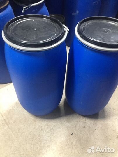 Бочка пластиковая с крышкой на 167л