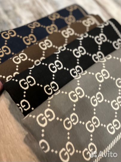 Кашемировый двухсторонний палантин Gucci