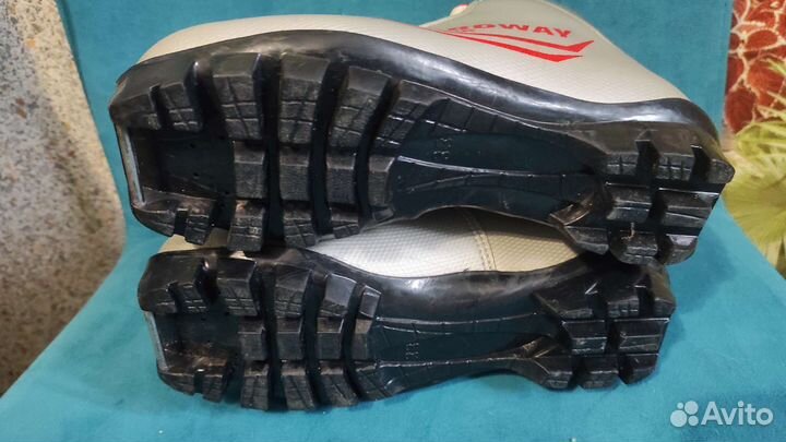 Лыжные ботинки 33 р