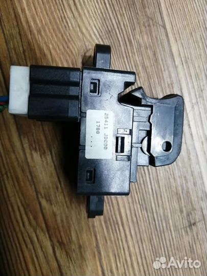 Кнопка стеклоподъемника Ниссан различные модели