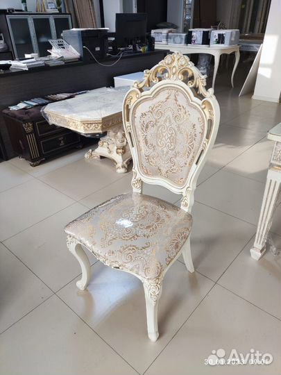 Стулья разные