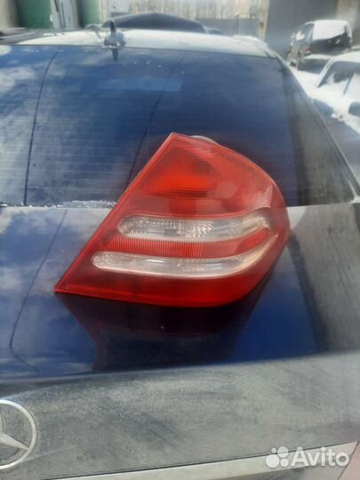 W203 фонарь правый