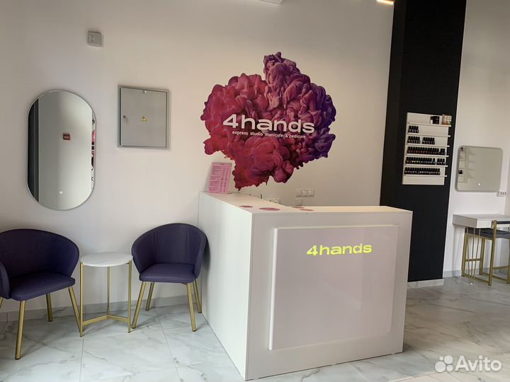 Администратор студии маникюра