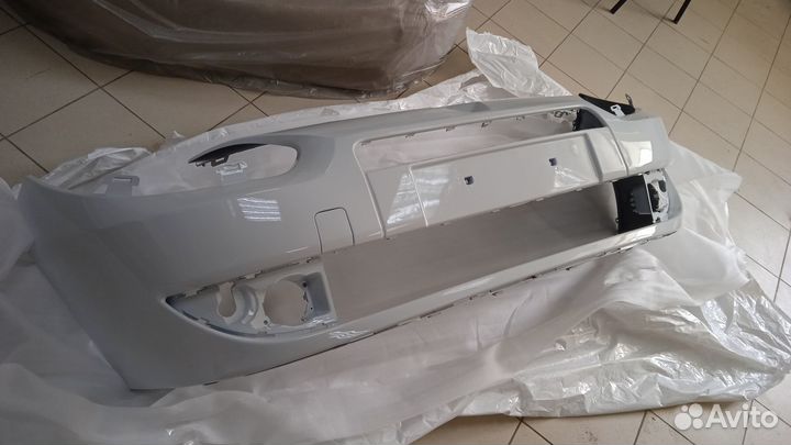 Бампер передний Renault Fluence в цвет кузова