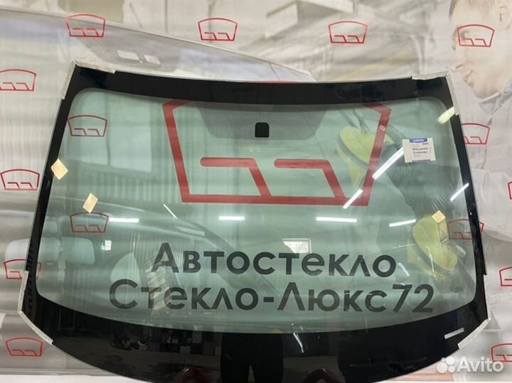 Лобовое стекло Mitsubishi Outlander 5D 2012