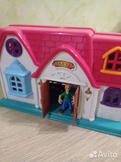 Кукольный домик с мебелью