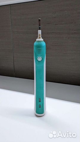 Электрическая зубная щетка Oral B