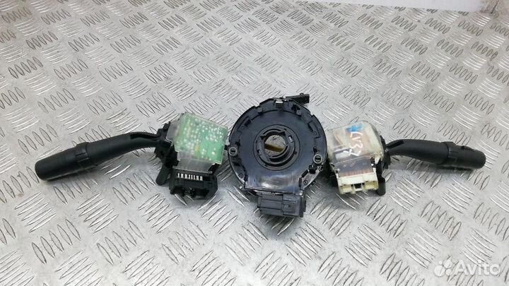 Переключатель поворотов подрулевой Toyota Avensis