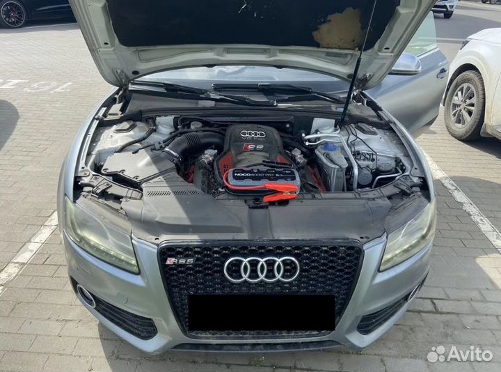 Открыть машину. Вскрыть капот.Прикурить автомобиль