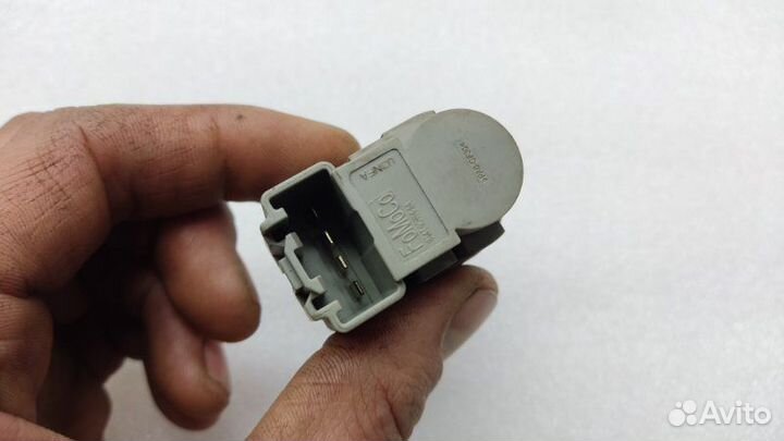 Датчик включения стоп сигнала Ford Kuga 2 jqmb