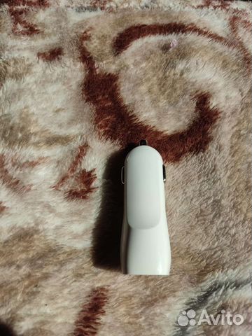 Автомобильное зарядное устройство для телефона