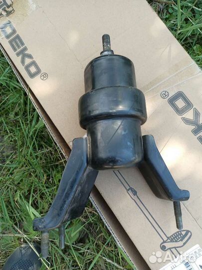 Задняя подушка двигателя