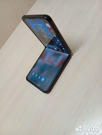 Samsung Galaxy Z Flip3 5G, 8/256 ГБ