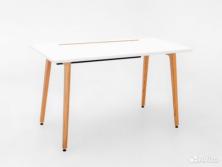 Стол компьютерный с подставкой для гаджетов