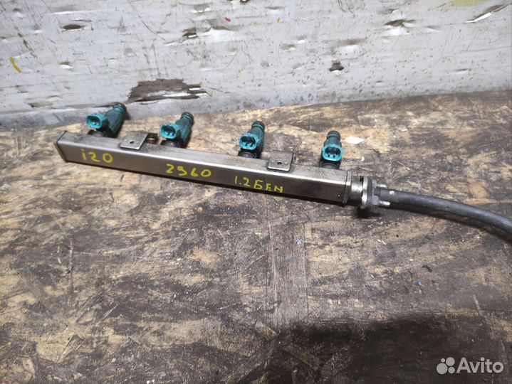 Топливная рампа в сборе Hyundai i20 1.2 бенз 08-14