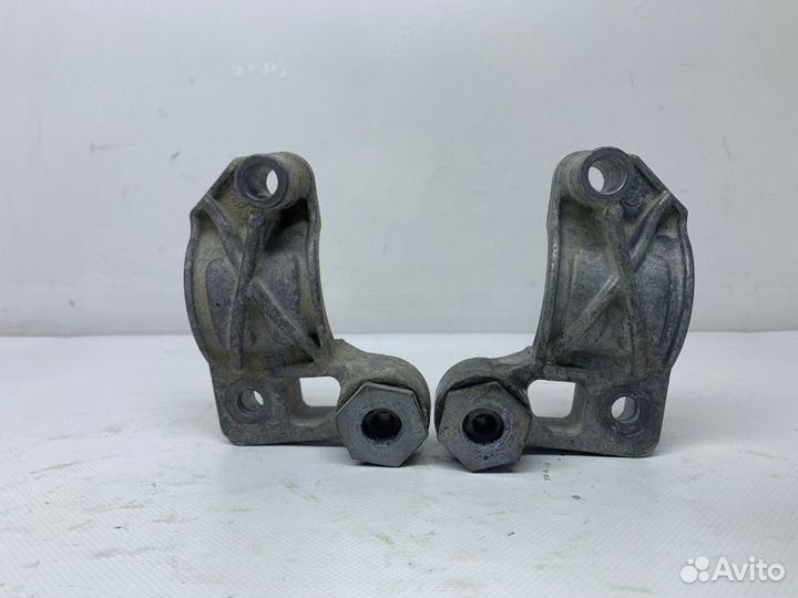 Кронштейн крепления стабилизатора передний