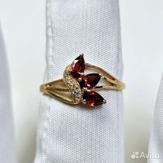 Золотое кольцо с фианитом 18р