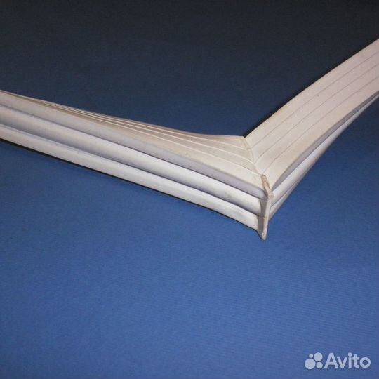 Резинка уплотнитель на дверь холодильника