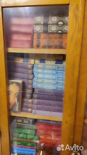 Книги продам разные, можно всю библиотеку