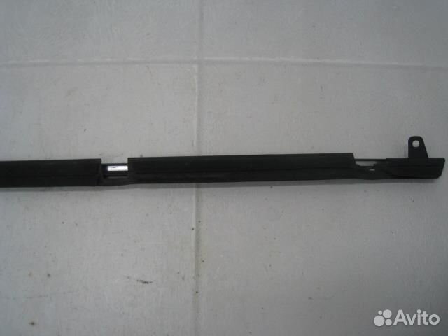 Молдинг стекла задней левой двери Nissan Tiida C11