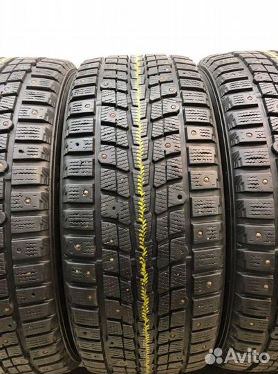 Dunlop SP Winter Ice 01 215/50 R17 98W