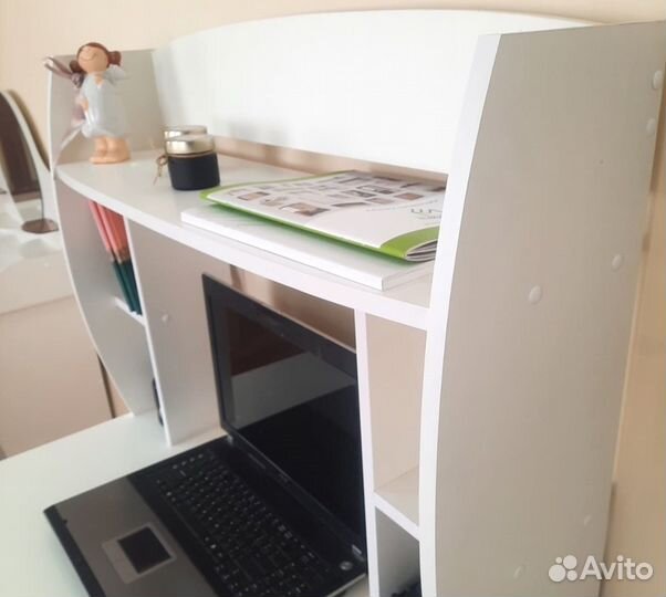 Компьютерный стол белый