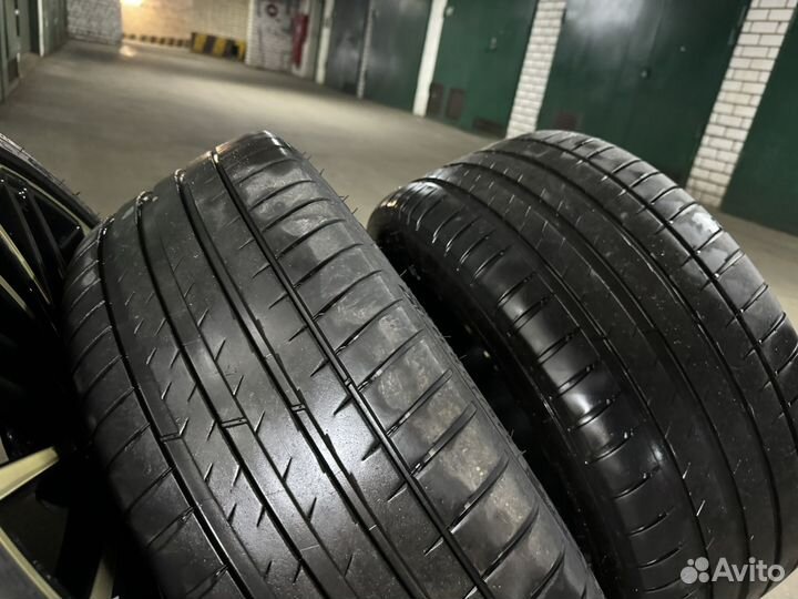Michelin Pilot Sport 4 245/40 R19 и 275/35 R19 100Y