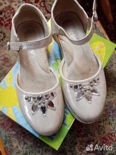 Туфли на девочку для школы 32р и31р