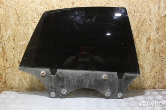 Стекло двери задней правой Subaru Legacy B13