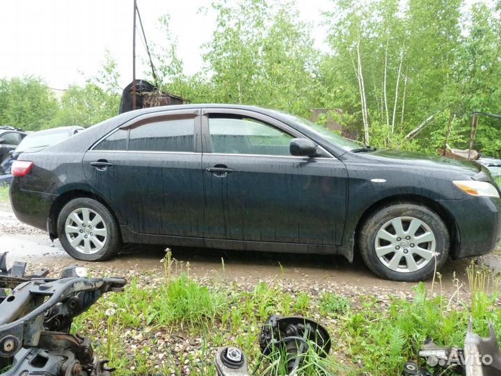 В разборе Toyota Camry v40