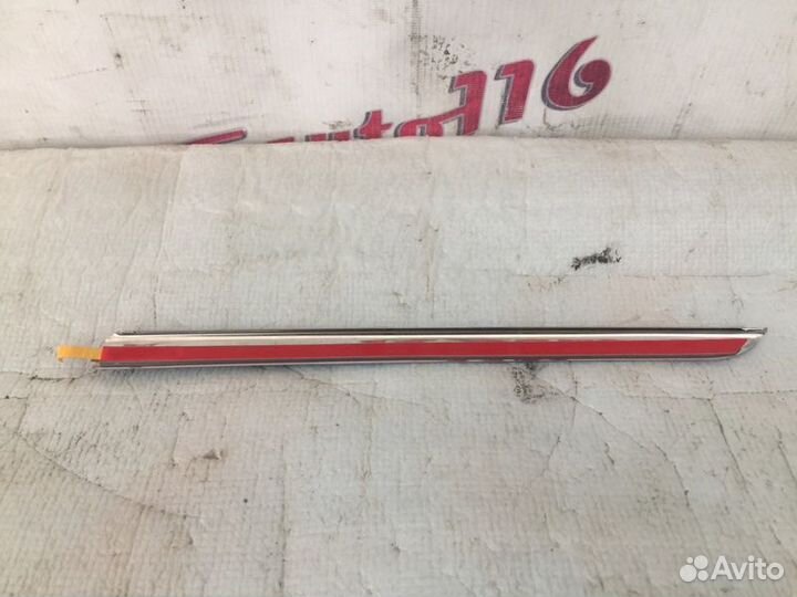 Молдинг решетки радиатора левый Renault Logan 2