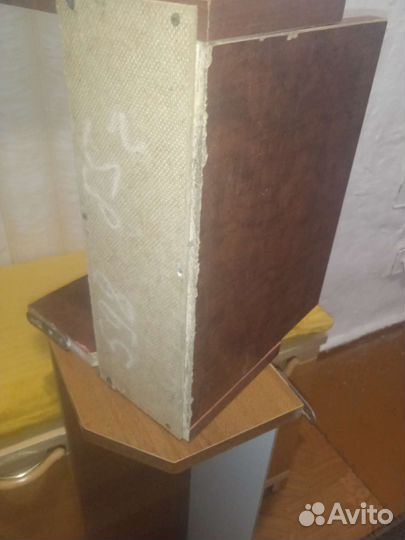 Настенная полочка для роутера/дом. телефона