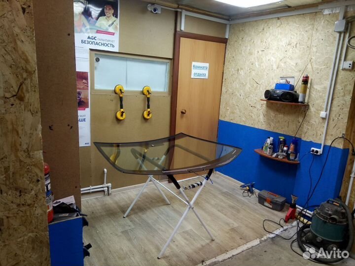 Заднее стекло Renault Sandero